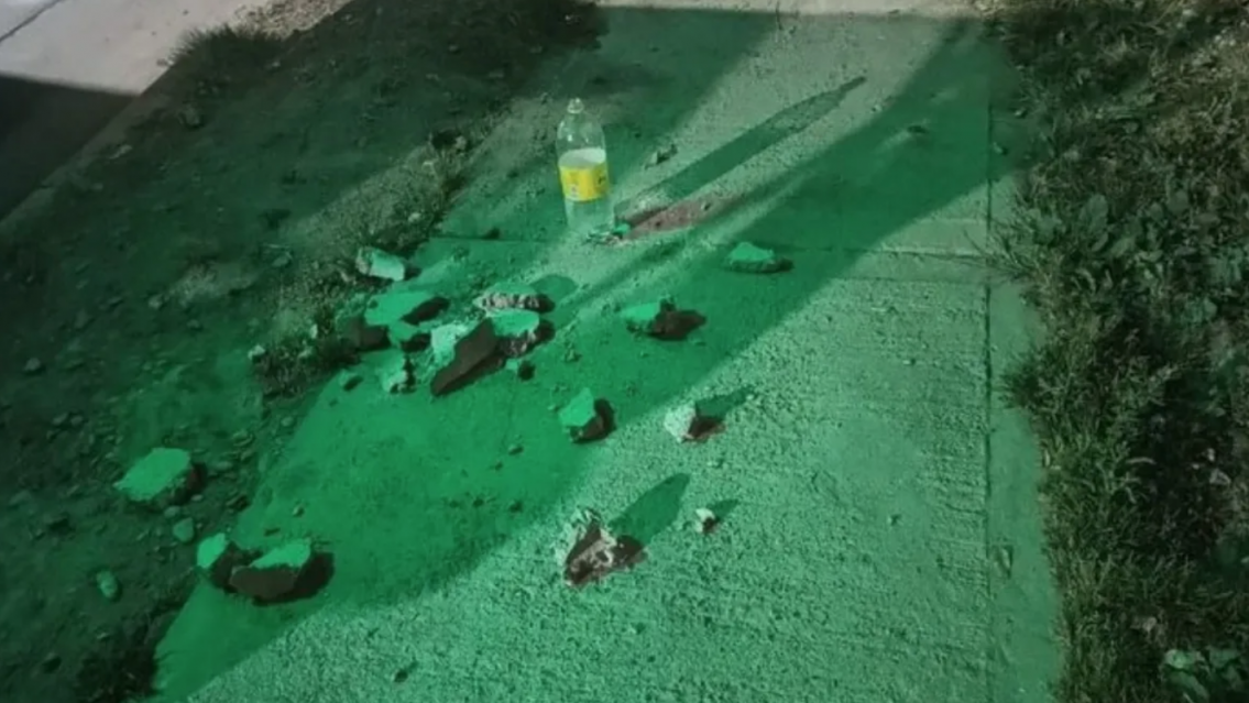 Jujeño chupaba en la calle y otro le reventó un cascote en la cabeza para robarle