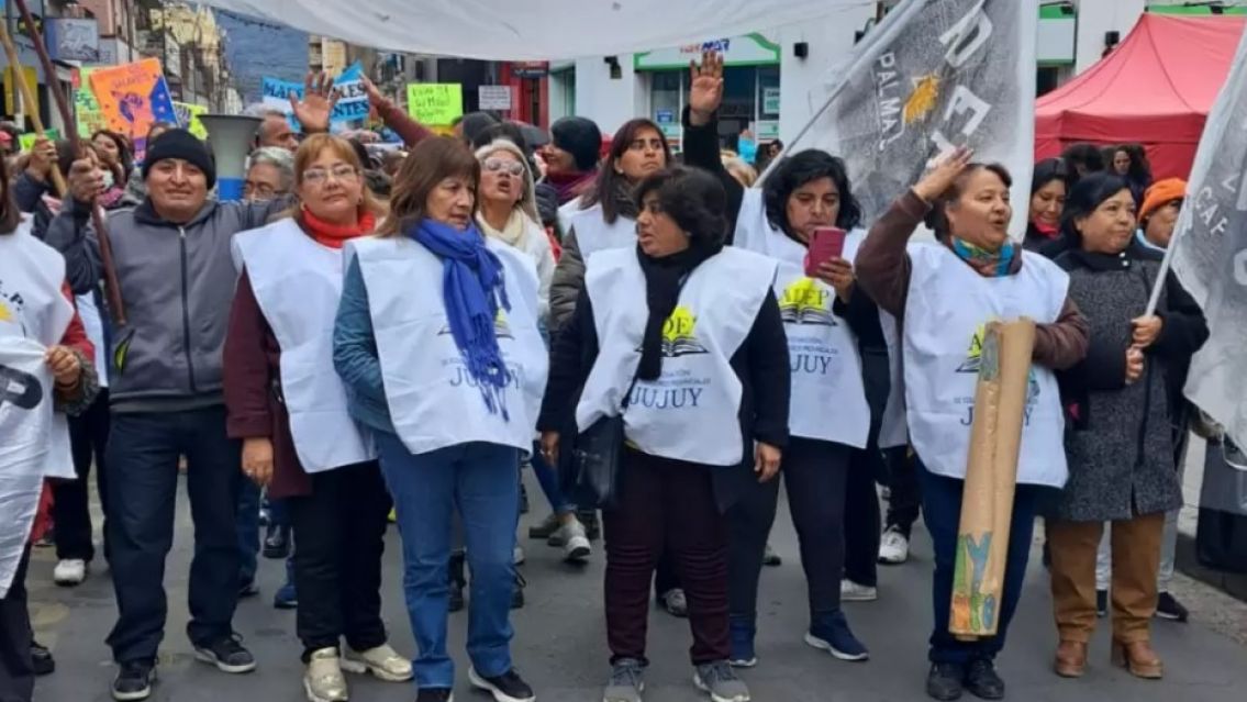 ADEP pide un sueldo mínimo de $700 mil para los docentes en Jujuy
