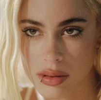 Tini Stoessel impacta en su nuevo video: corpiño a la vista, maxitapado y rubio platinado