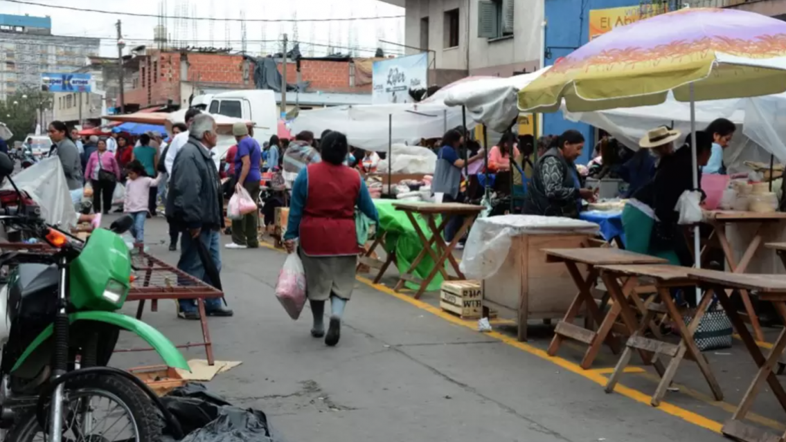 Por la crisis econ�mica, crece la cantidad de vendedores ambulantes en Jujuy