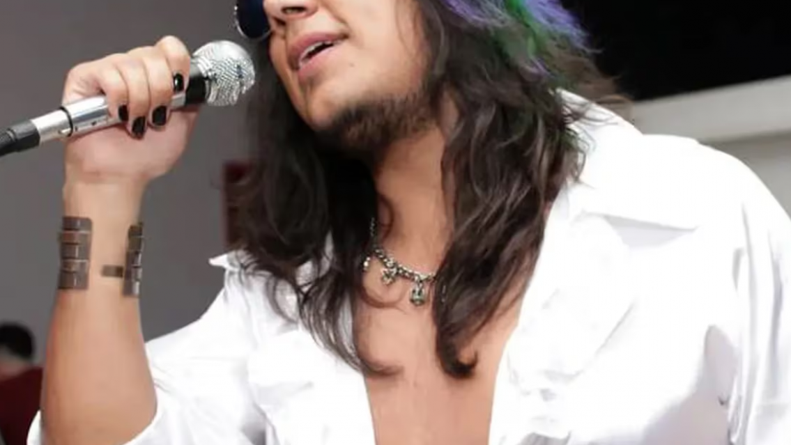 Contrató un cantante para sus 15 y abusó de ella, horror en la fiesta