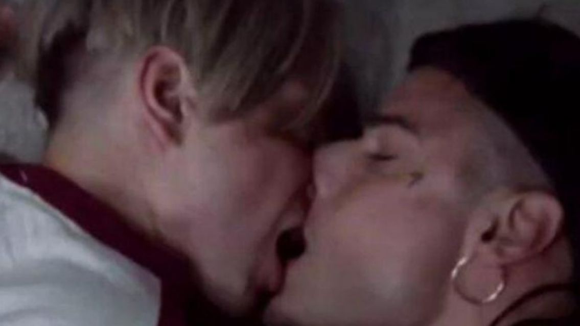 Ca7riel y Paco Amoroso a los besos: Muy apasionados