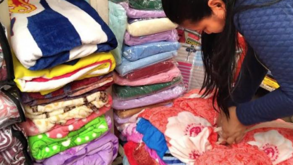 Se viene el fr�o: esto sale un acolchado y la "frazada del tigre" en la feria de Perico