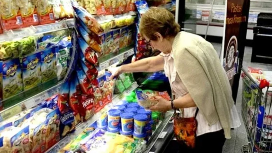 Una familia tipo argentina necesitó casi $800 mil para no caer en la pobreza