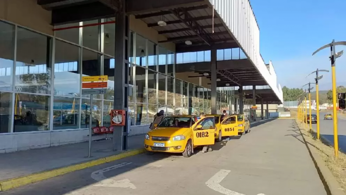 No quieren subir los precios, porqu� trabajadores de Taxis de Radio se oponen