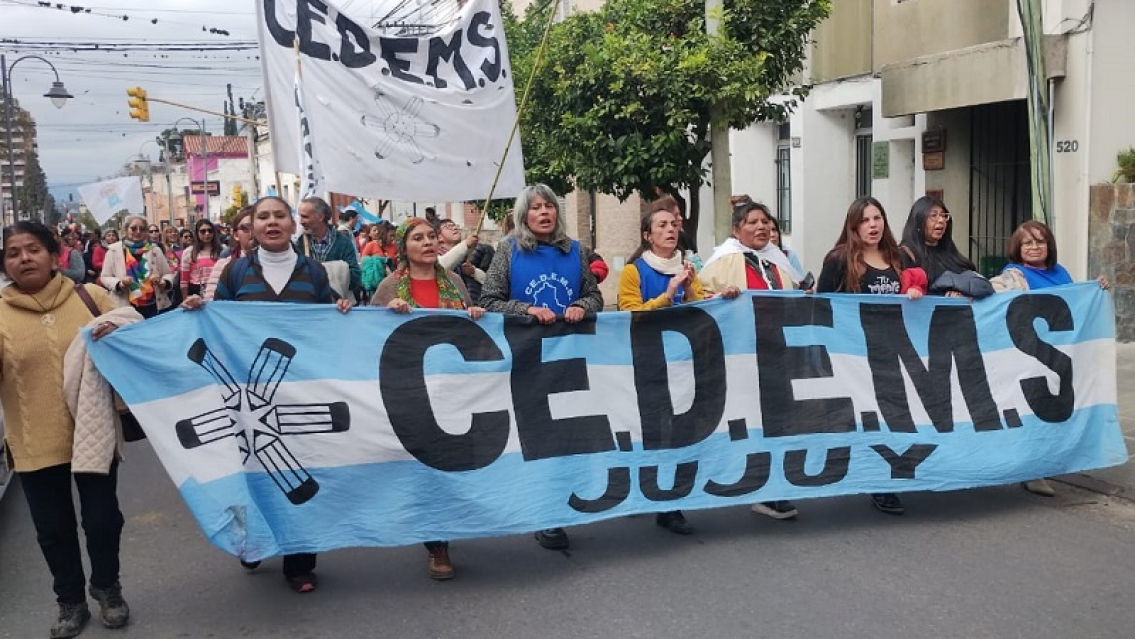 "Endeudados y pidiendo pr�stamos", la realidad de la docencia juje�a