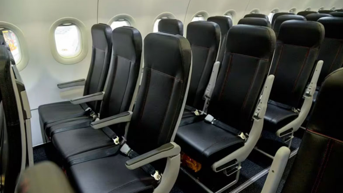 ¡No fue el Pity! Rockero argentino se hizo la pis en la cabina de un avión y fue deportado