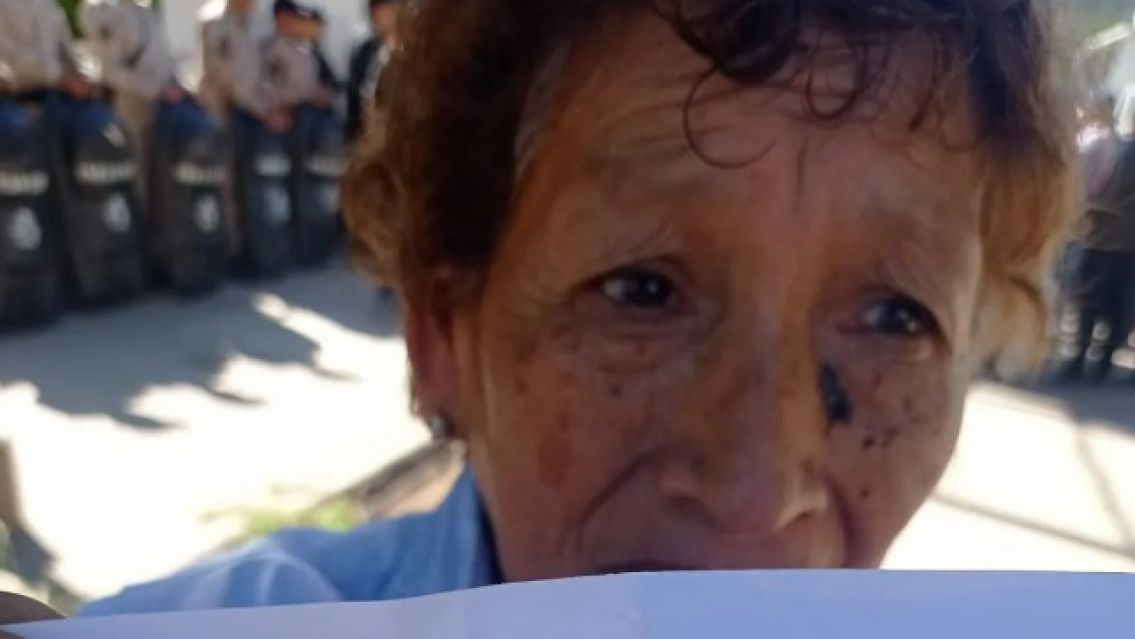 Jubilada jujeña no tiene para pagar la luz y con mucho esfuerzo llega a comer