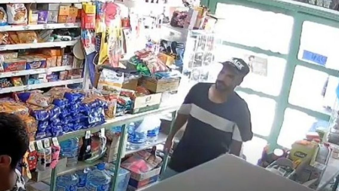 Con un cuchillo rob� un vodka, un jugo y un paquete de cigarrillos