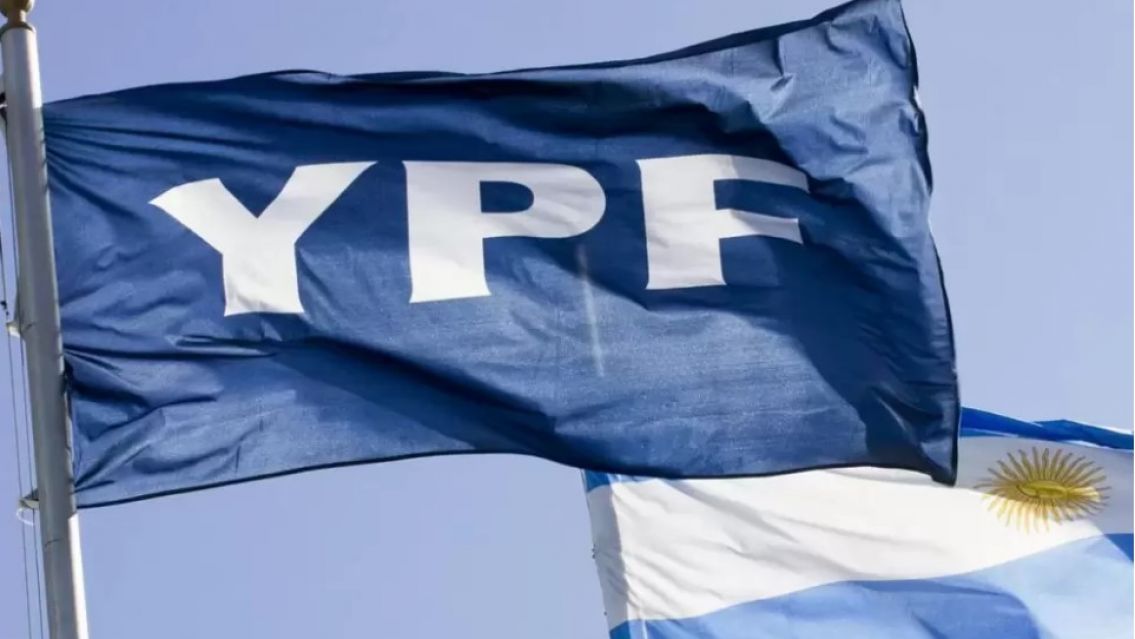 Denunciaron a directores de YPF: Quieren aumentarse el sueldo a casi $70 millones