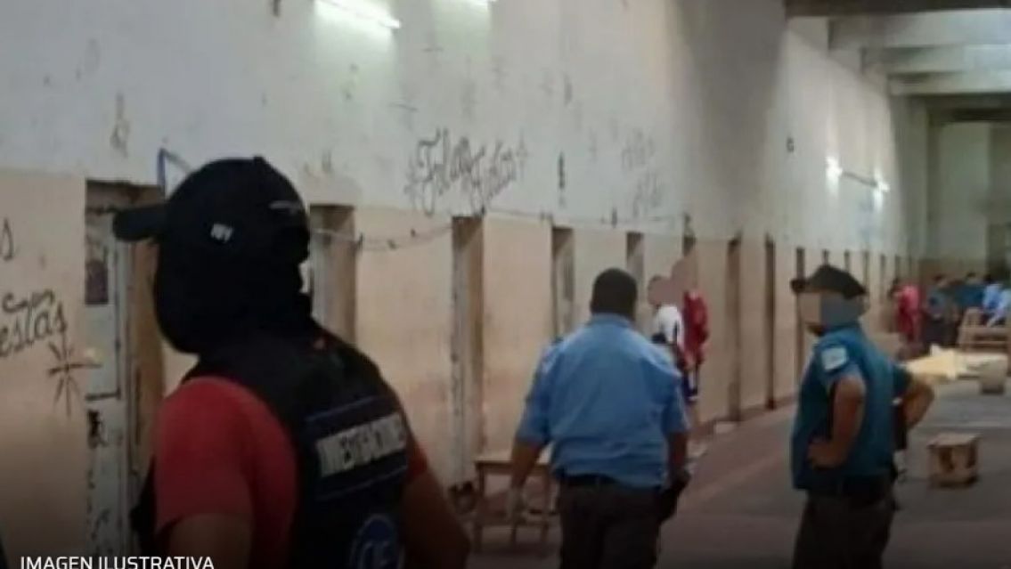 Habló la mamá del preso que apuñalaron en el penal de Villa Las Rosas: "No pude..."