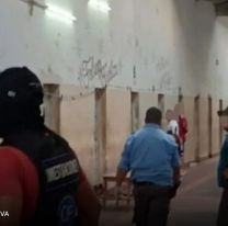 Habló la mamá del preso que apuñalaron en el penal de Villa Las Rosas: "No pude..."