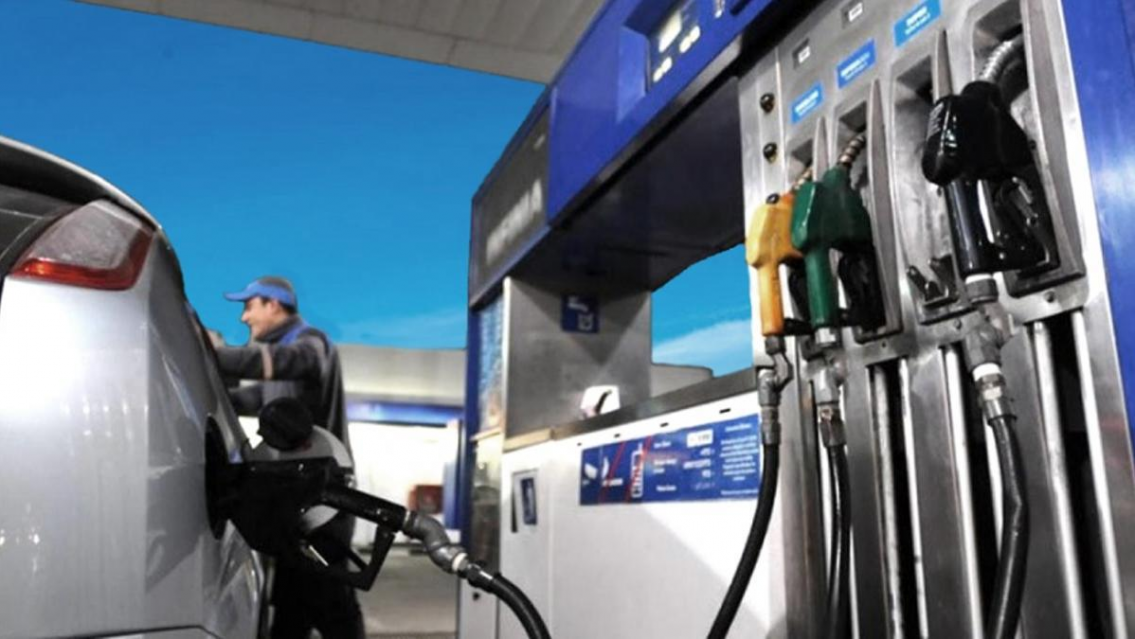 Pol�mico cobro extra por cargar combustible en Jujuy