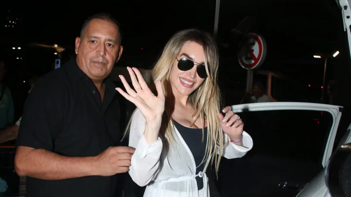 Candente, en bikini y "despeinada", foto subida de tono de Fátima Florez separada