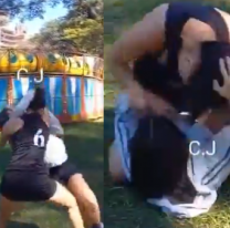 Dos alumnas norte&ntilde;as se agarraron a las pi&ntilde;as y patadas en el parque