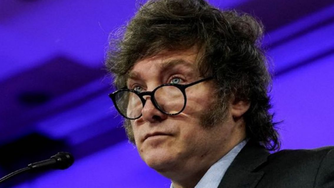 Milei no frena su embate contra los gobernadores y asegura que "la plata les alcanza"