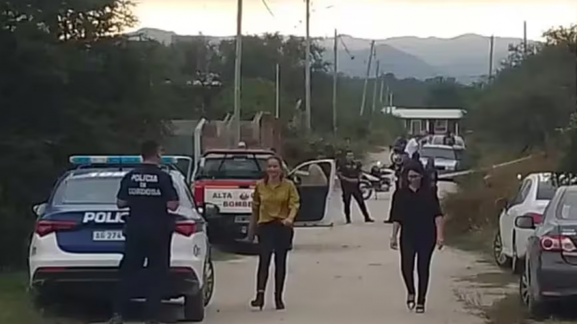 Una mujer qued� detenida acusada de asesinar a sus dos hijos adolescentes