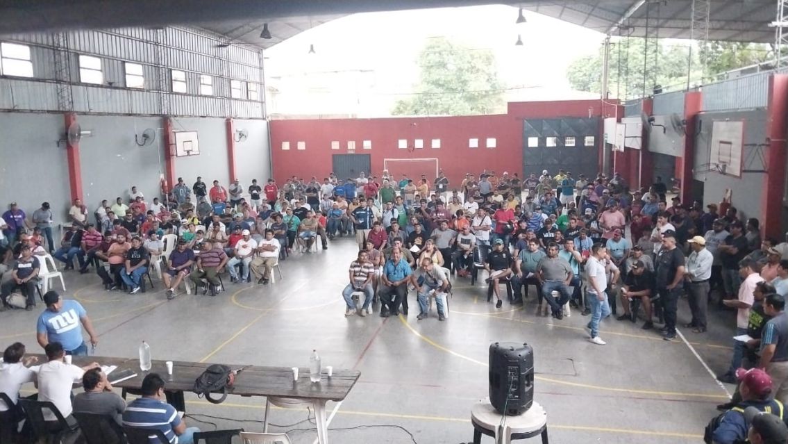 Tensi�n en Ledesma: Trabajadores rechazaron la pobre oferta salarial que hizo la empresa