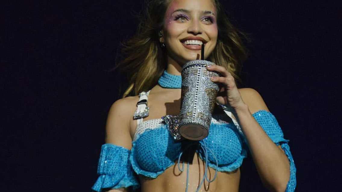 La levanta en pala, filtraron cuánto cobra Emilia Mernes