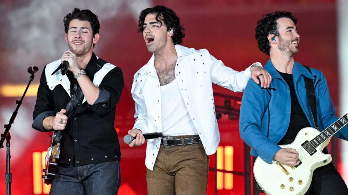 Los Jonas Brothers en una parrilla, llegaron a la Argentina y revolucionaron todo