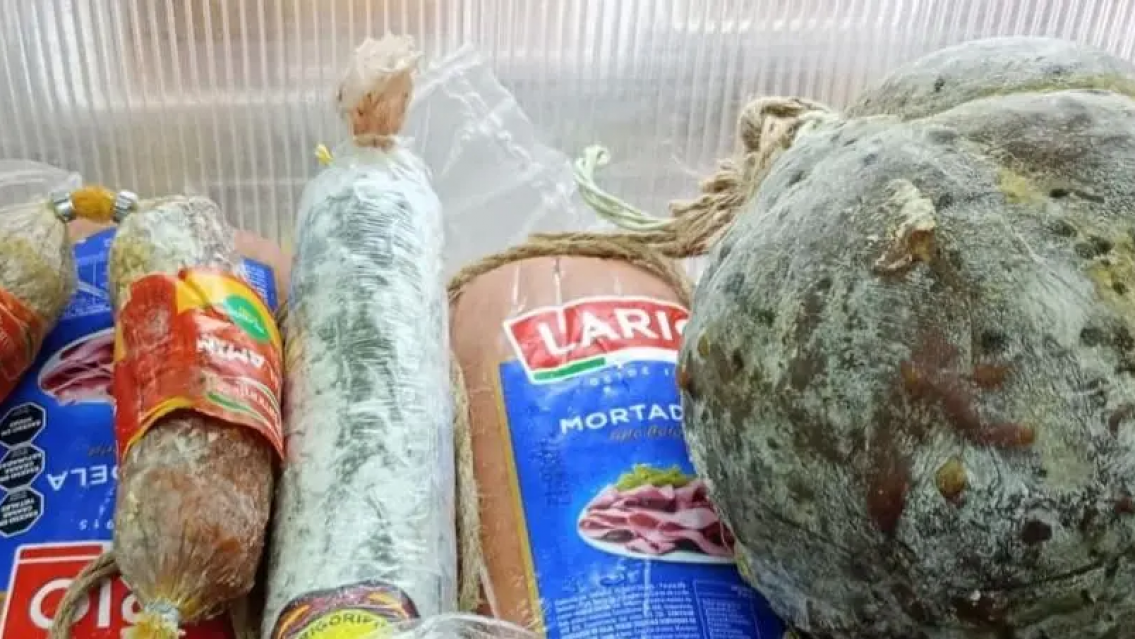 Podrido, verde y lleno de hongos, así está la mercadería en este comercio norteño
