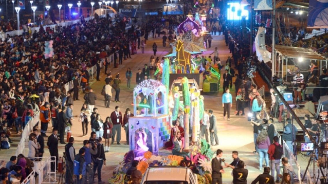 Desfile de día y no más trofeos: Todos los cambios que se vienen en la FNE