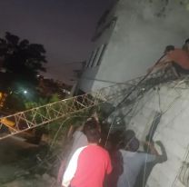 Enorme antena de la radio de Emilio Cayo aplast&oacute; la casa de una familia juje&ntilde;a en Moreno