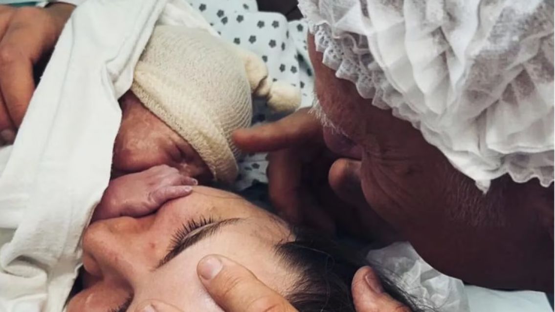 El hijo de Alejandro Fantino y Coni Mosqueira recibi� el alta 