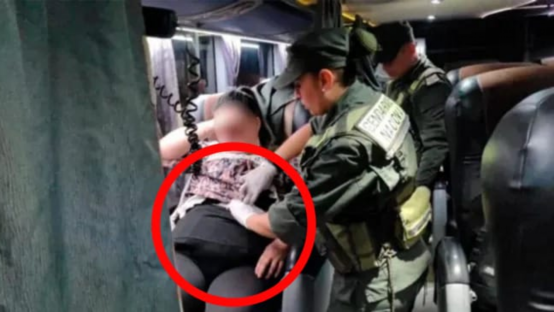 "Extremadamente ancha", mujer ten�a 70 celulares en su calza 