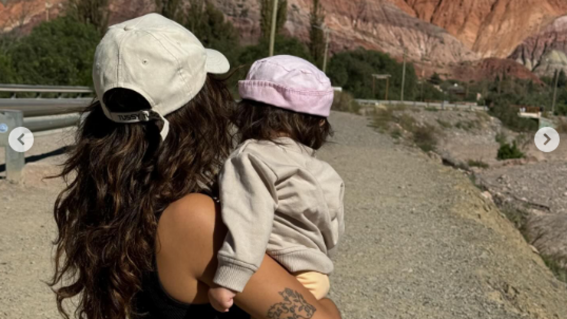 �Bienvenida, reina! Mega famosa vino con su beba reci�n nacida y se enamor� de Jujuy