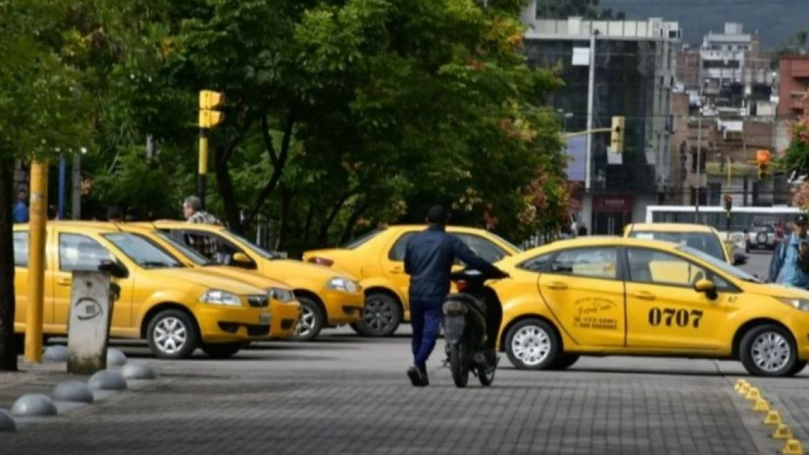 Taxis juje�os lanzar�n su propia aplicaci�n para competir con UBER