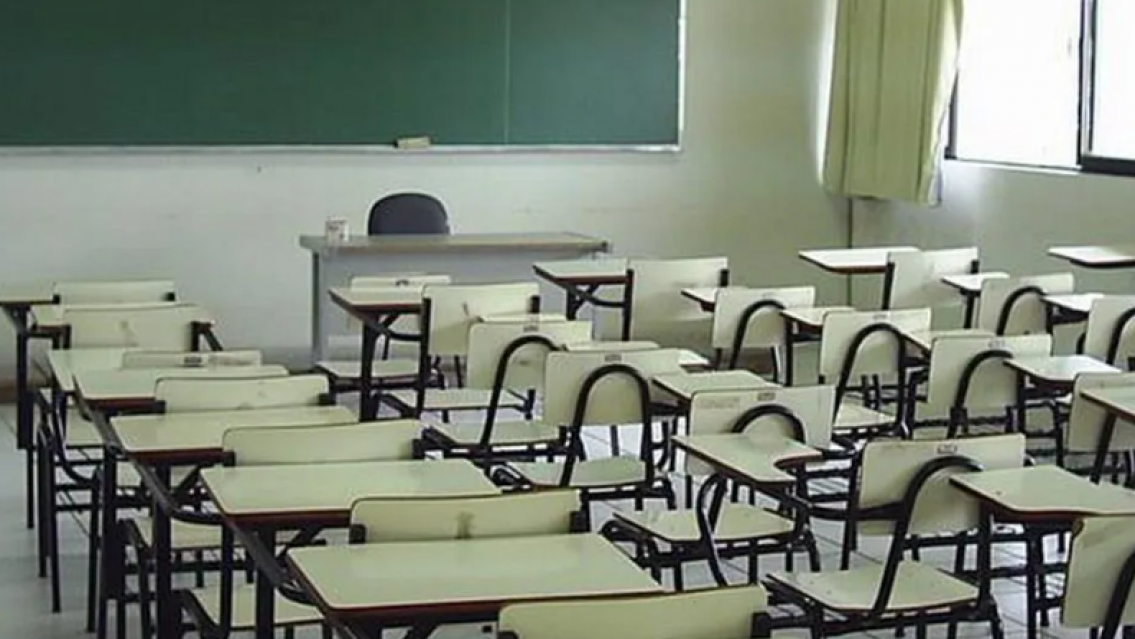 Changuito jujeño no deja en paz a su compañera, la persigue y sus papás no saben que hacer