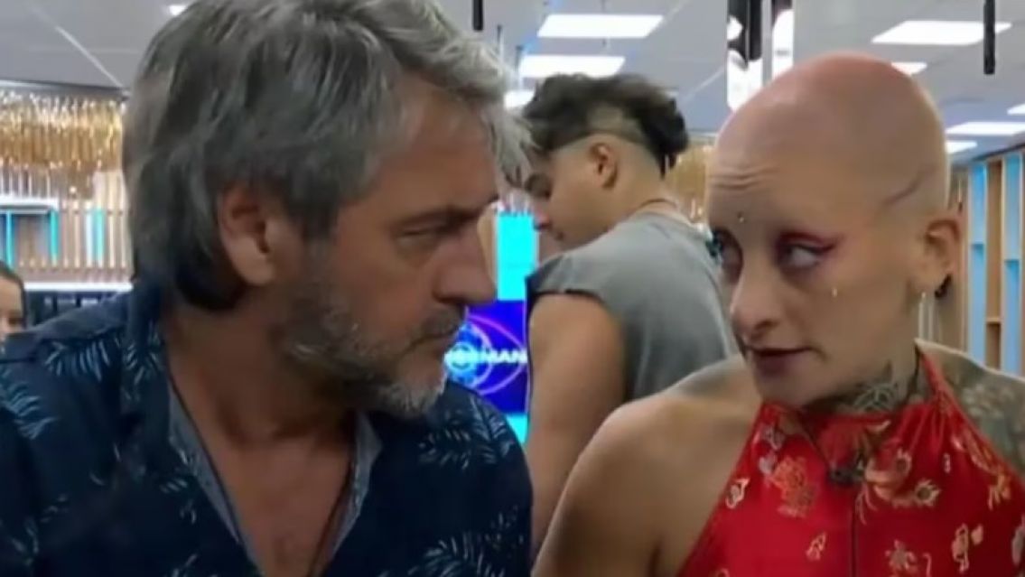 Con un cuchillo en la mano, Furia intimidó a Darío: Tensión al máximo