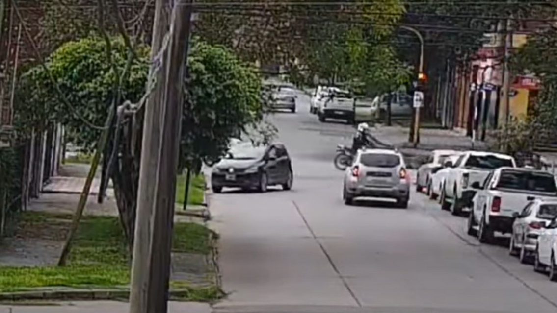 Norte�os escapaban de la polic�a y se dieron contra un �rbol [VIDEO]