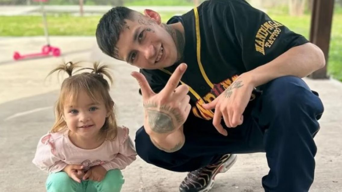 L-Gante fue a visitar a su hija Jamaica y revolucionó el hospital con un gesto solidario