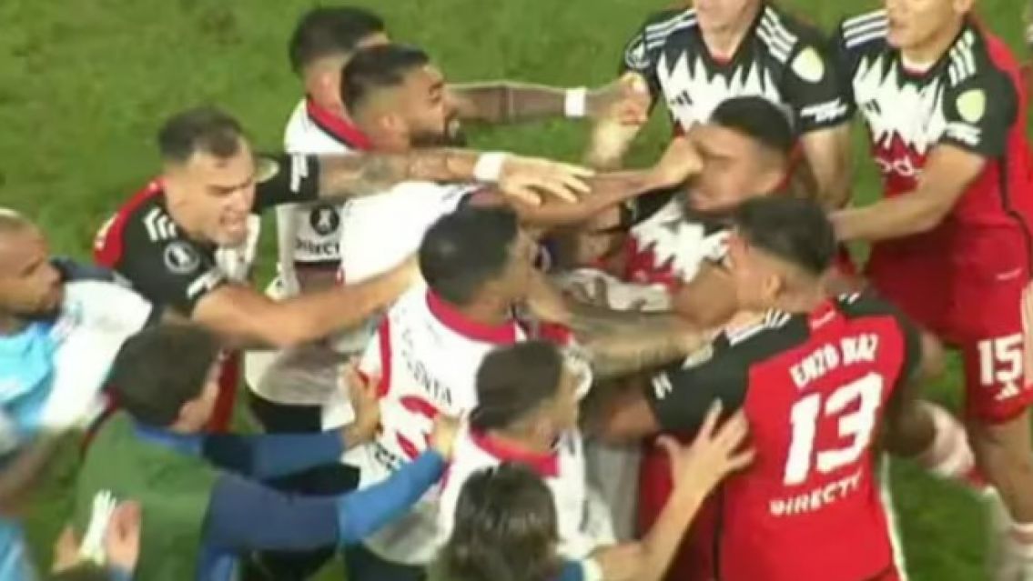 Se difundi� el audio del VAR sobre el violento choque entre River y Nacional por Copa Libertadores