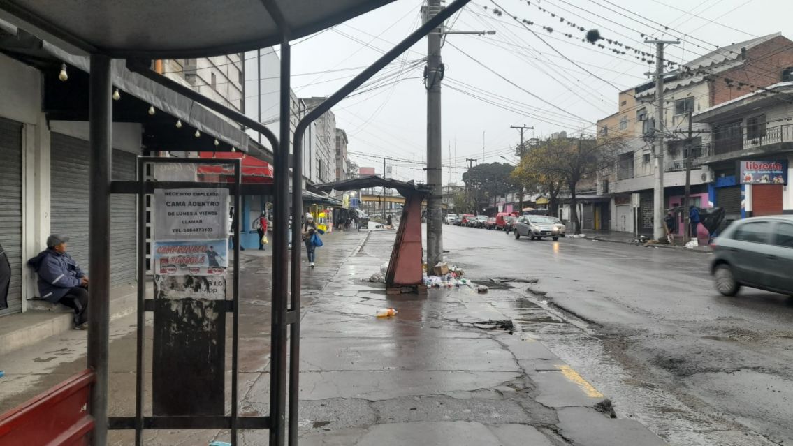 Las calles de Jujuy amanecieron tapadas de basura por vecinos irresponsables