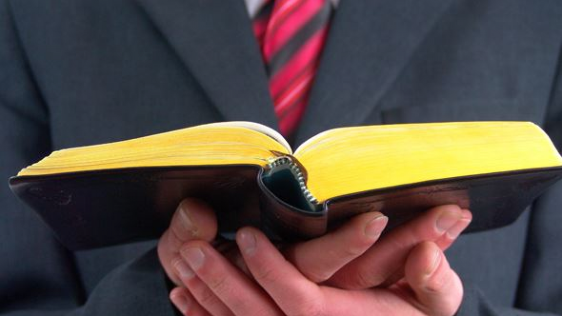 "Si no se acuestan conmigo, el diablo se...", pastor evangélico abusó de 13 mujeres