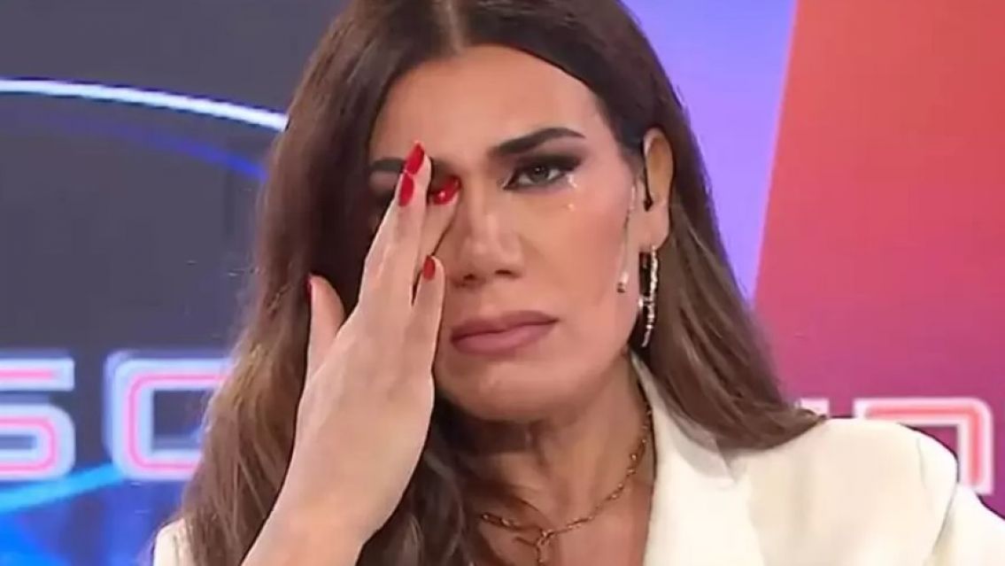 Flor de la V respondi� a las declaraciones hom�fobas de Nicol�s M�rquez y llor� en vivo