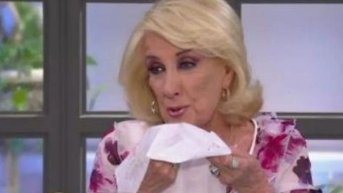 La emotiva reacción de Mirtha Legrand al ver a un cartonero con el hijo bajo la lluvia