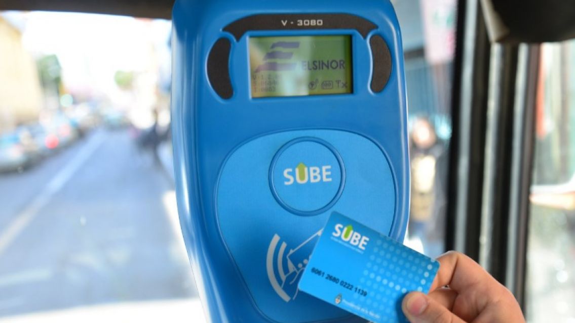 Desde junio los juje�os van a poder pagar el boleto de colectivo con el celular