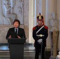 Milei inauguró un busto de Menem en la Casa Rosada: "El mejor presidente de la historia"