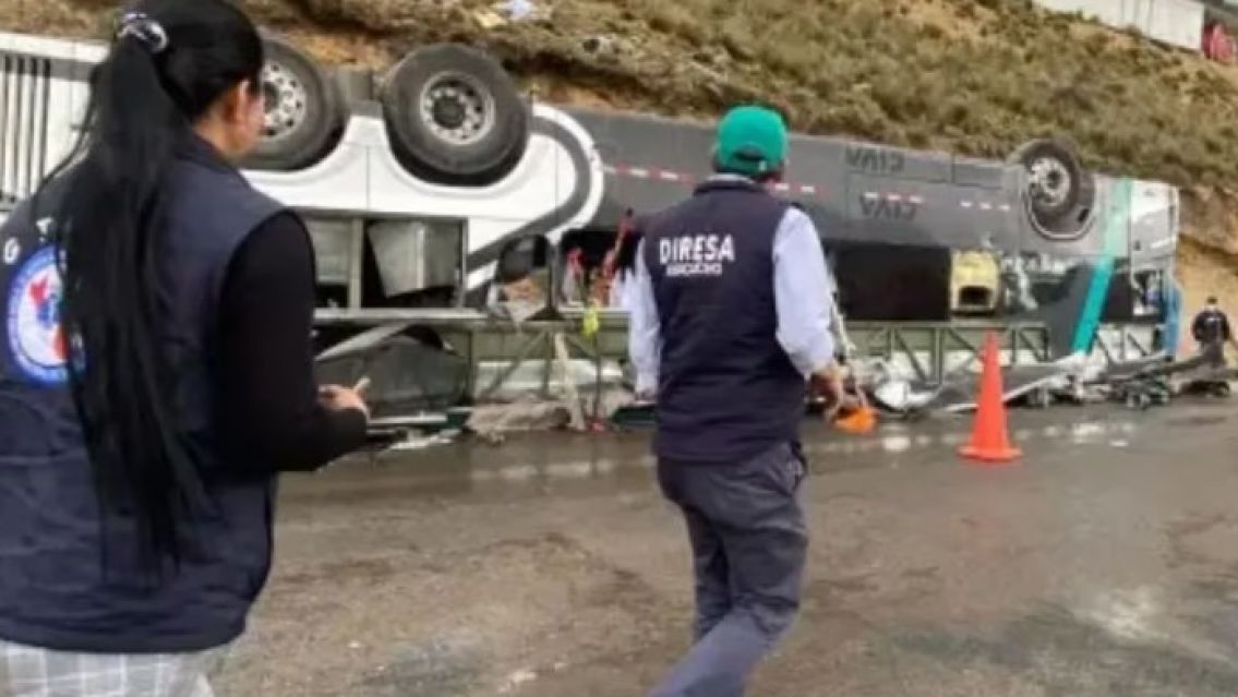 Brutal vuelco de un colectivo: hay 13 muertos y m�s de 20 heridos