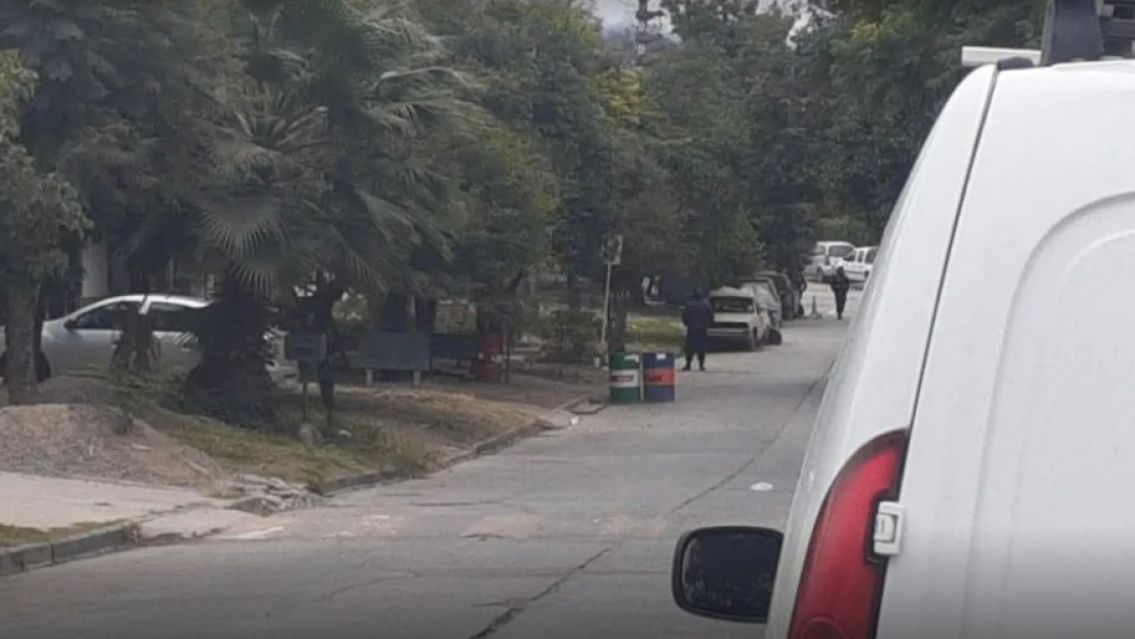 [URGENTE] Apareci� un cuerpo adentro de un auto: P�nico