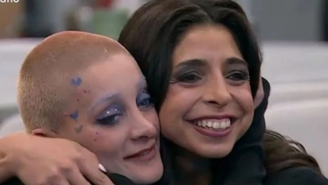 "Cuando murió su papá ella empezó a..." La amiga de Furia que entró a la casa contó todo