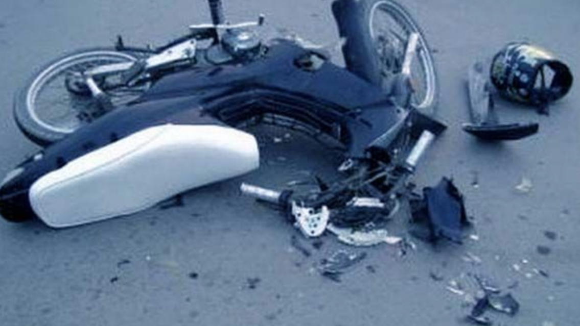 Insólito accidente en Jujuy: se le enredó el poncho en la moto y acabó en el hospital