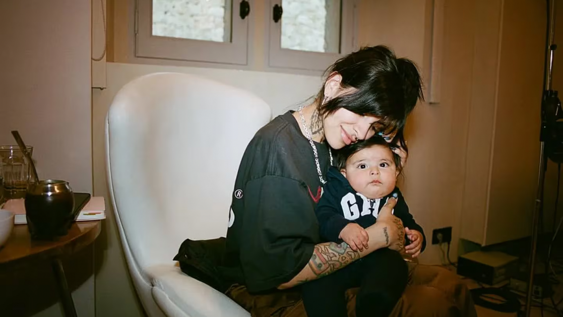 Christian Nodal revel� que Cazzu y su hija casi mueren en el parto: "Dios, por favor, no me hagas esto"