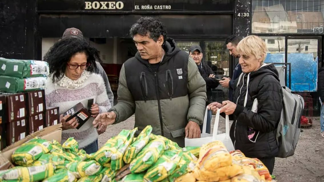 "Roña" Castro montó un comedor en su gimnasio: "No quiero que pasen hambre"