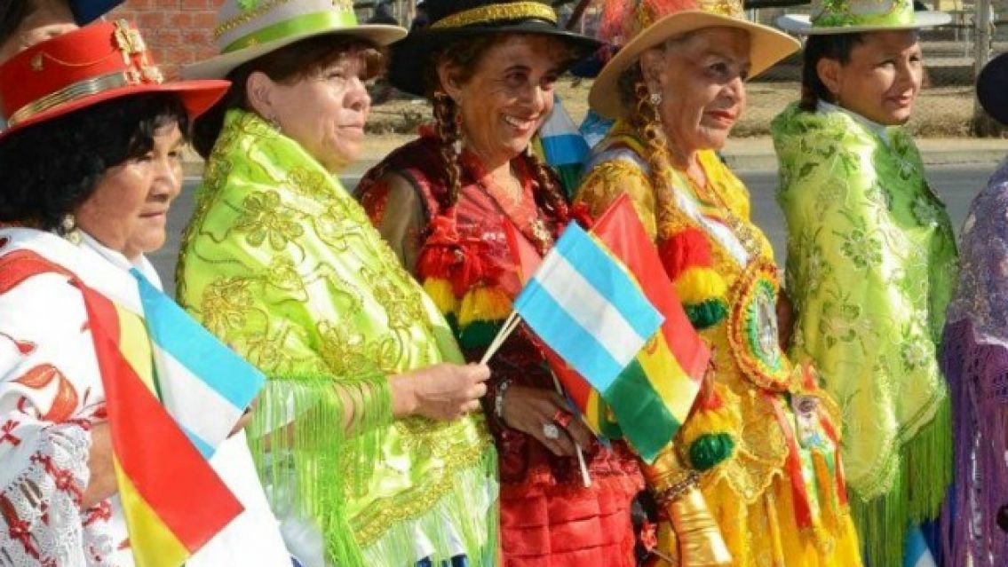 La comunidad de bolivianos en Jujuy estall� de bronca: "Nos quieren cobrar la salud"