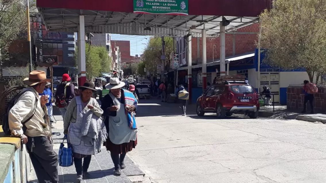 Aumenta el ingreso de inmigrantes por La Quiaca debido a la crisis económica en Bolivia